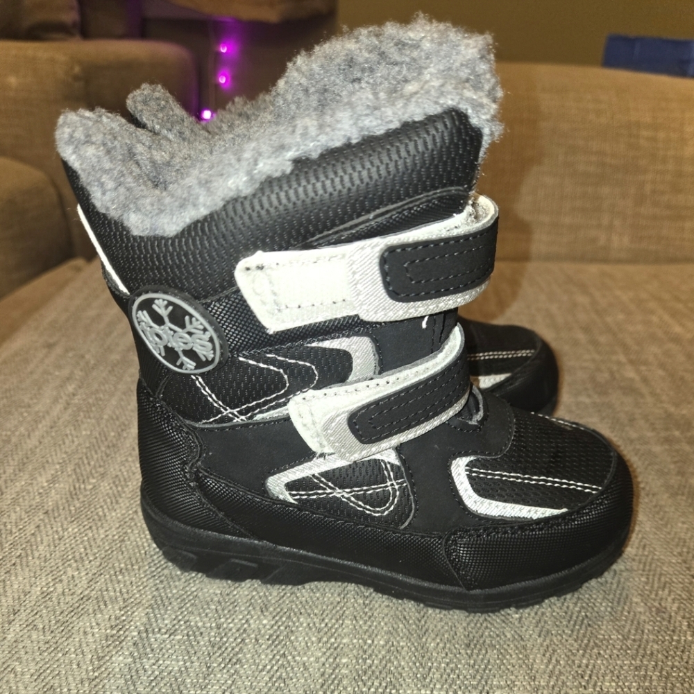 Totes Snow Boots - Picture 2 of 3